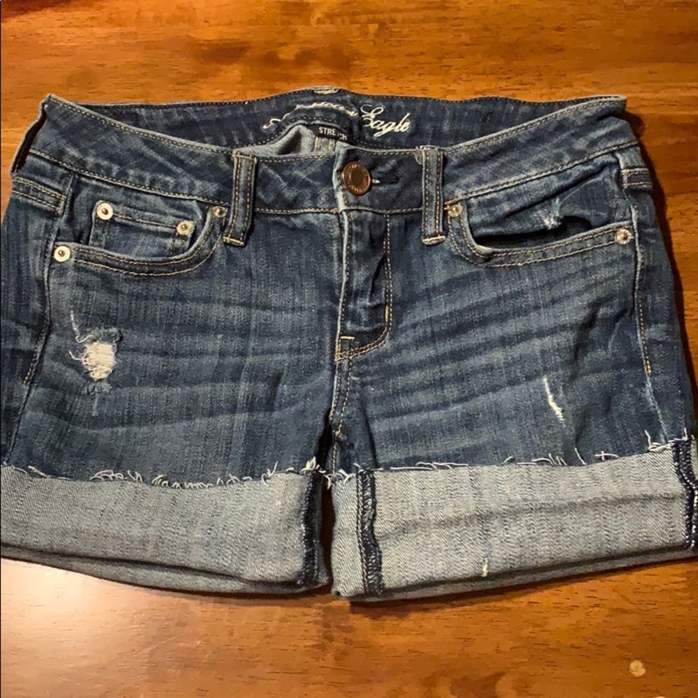 Junior girls size 2 American Eagle shorts.